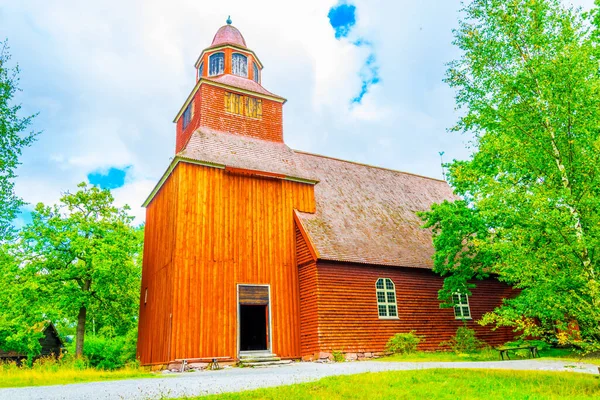 Stockholm 'deki Skansen Müzesi' nde bir kilise manzarası.