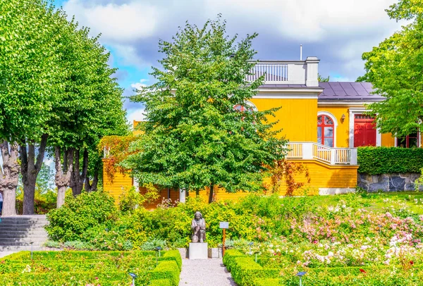 Stockholm 'deki Skansen Müzesi' nde bir malikane manzarası.