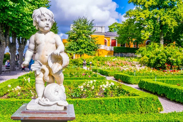 Stockholm 'deki Skansen Müzesi' nde bir malikane manzarası.