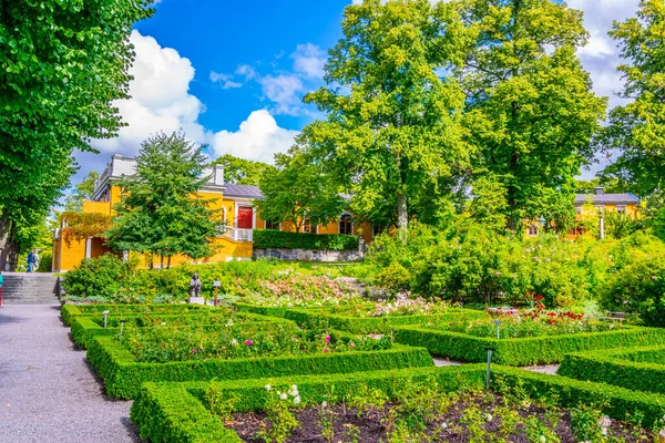 Stockholm 'deki Skansen Müzesi' nde bir malikane manzarası.