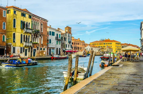 View Minor Channel Few Boats Swinging Ripples Venice Italy — Zdjęcie stockowe