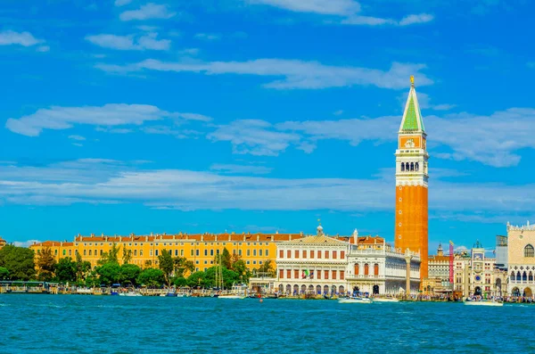 Campanile ve Dük 'ün Sarayı, Venedik, İtalya' lı St. Mark Meydanı