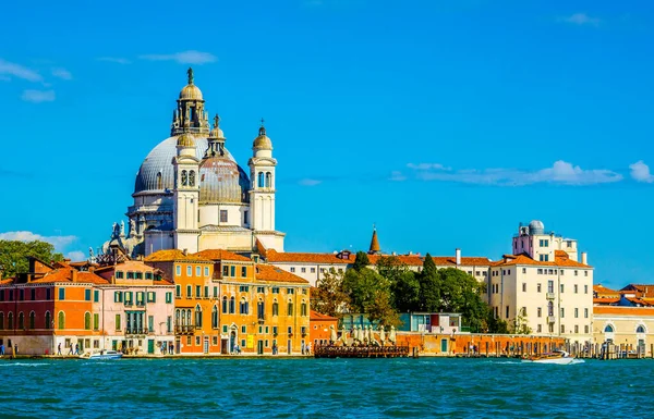 canal Grande ile basilica di santa maria della salute Venedik, İtalya