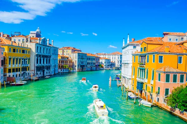 Ponte Dell Accademia, Venedik, İtalya 'dan muhteşem Büyük Kanal manzarası