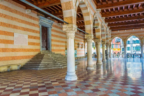 Veduta Della Loggia Del Lionello Lungo Piazza Della Liberta Italia — Foto Stock