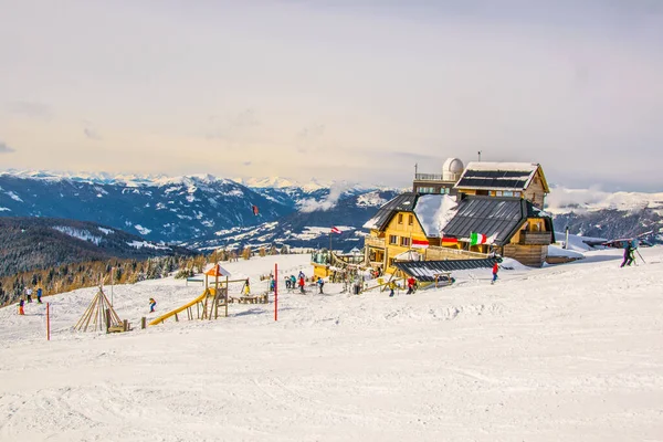 Uitzicht Een Restaurant Top Van Gerlitzen Berg Buurt Van Villach — Stockfoto