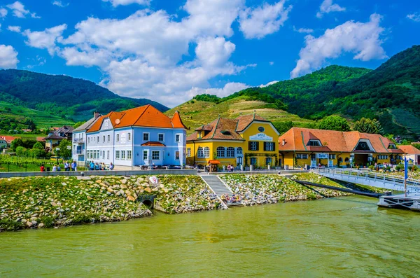 位于下奥地利 风景如画的Wachau山谷的多瑙河畔的Spitz Der Donau镇 是联合国教科文组织的世界遗产 — 图库照片