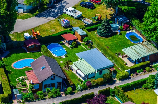 Viyana 'nın en yüksek kulelerinden biri olan Donauturm' dan (Tuna Kulesi) Viyana 'nın Banliyölerinin Havadan Görünümü.