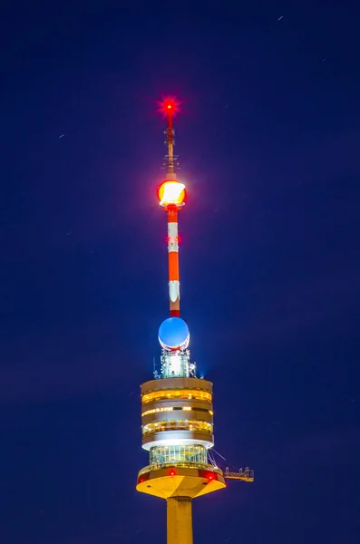 Λεπτομέρεια Του Donauturm Κατά Διάρκεια Της Νύχτας Στη Βιέννη Αυστρία — Φωτογραφία Αρχείου