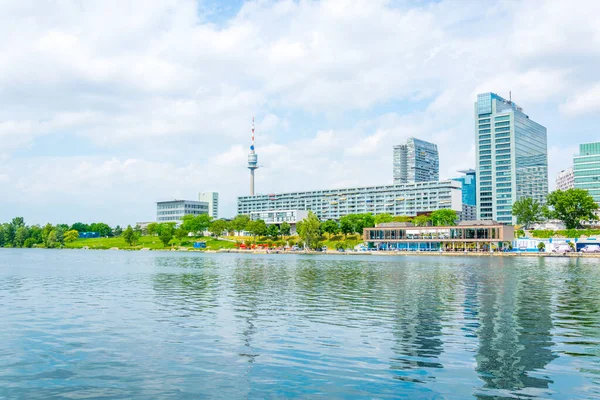 View Uno City Complex Including Vic Donauturm Headquarters Riverside Promenade — Stockfoto
