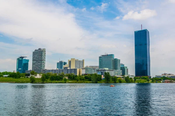 Utsikt Över Uno Stadskomplex Inklusive Vic Donauturm Högkvarter Och Strandpromenad — Stockfoto