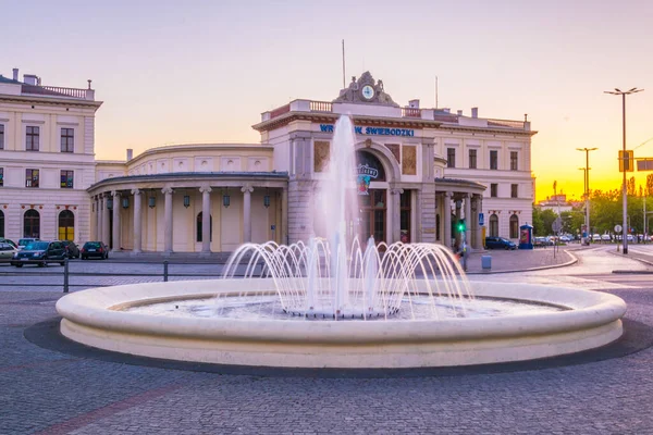Wroclaw Swiebodzki eski tren istasyonu, Polan
