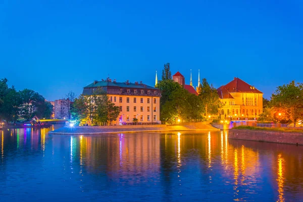 Odra, Wroclaw, Polan 'ın nehir kenarının gün batımı manzarası