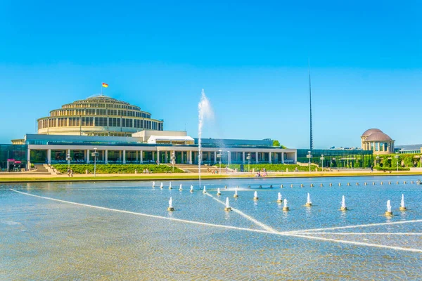 Stulecia salonunun önündeki Wroclaw multimedya çeşmesi, Polan