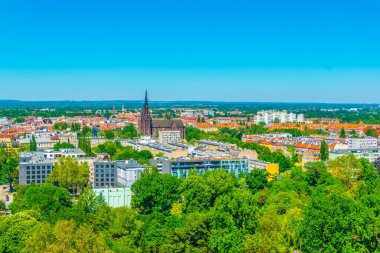 Üniversitenin botanik bahçesi ve başmelek Michael ve Polan kilisesi de dahil olmak üzere Wroclaw 'ın hava manzarası