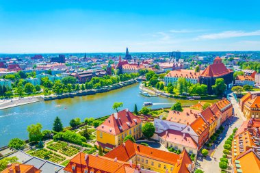 Kum Leydimiz Polan 'ın kilisesiyle Wroclaw' ın havadan görünüşü