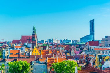 Gökyüzü kulesi alışveriş merkeziyle Wroclaw 'ın hava manzarası, Polan