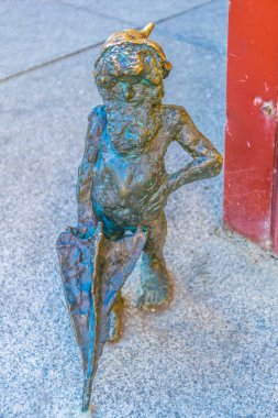 Şemsiyeli bir cüce heykeli, Wroclaw, Polan