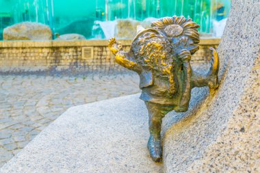 Çiçekli bir cüce heykeli, Wroclaw, Polan