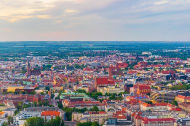 Wroclaw, Polan 'daki birçok kilisenin günbatımı manzarası
