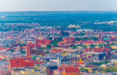 Wroclaw, Polan 'daki birçok kilisenin günbatımı manzarası