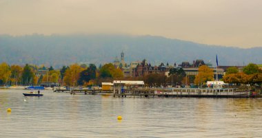 İsviçre 'nin Zürih şehrinde Uetliberg Dağı' nın üstü yanlış örtülmüş.