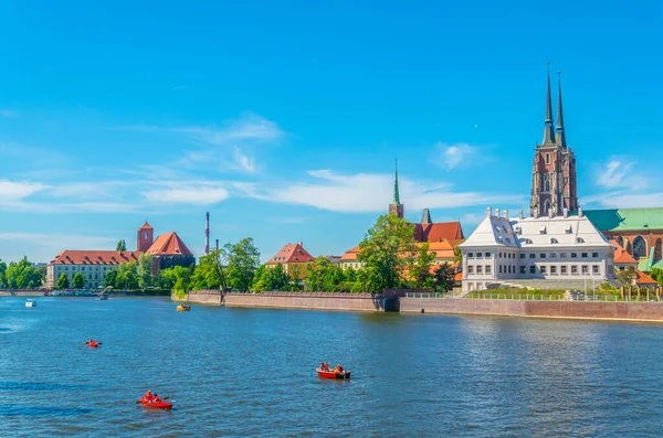 Odra 'nın Riverside' ı. Kum Leydimizin kilisesi, Kutsal Haç Kilisesi ve Aziz Bartholomew Kilisesi ve Wroclaw, Polan 'daki Vaftizci Yahya Katedrali.