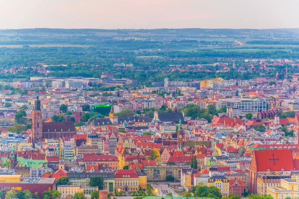 Wroclaw, Polan 'ın merkezinin günbatımı hava görüntüsü