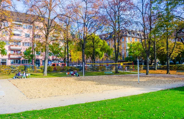 Josefswiese in Zuric 'teki plaj voleybol sahası manzarası