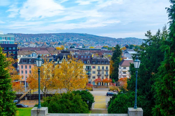 Enge Kilisesi 'nden alınan Zürih' in havadan görünüşü