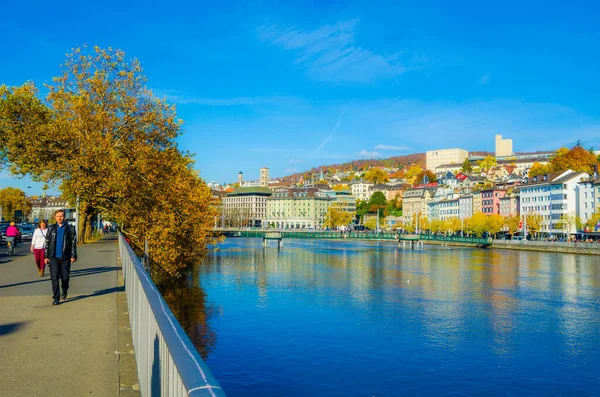 Limmat Río Pasa Por Centro Histórico Zúrich Día Soleado Con — Foto de Stock