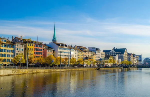 River Limmat Goes Historic Zurich City Center Sunny Day Clouds — 스톡 사진
