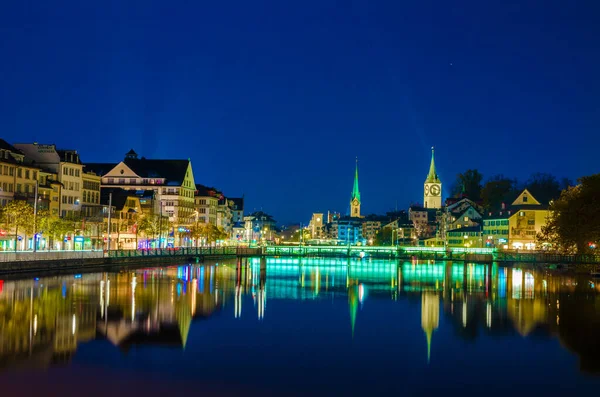 Night View Limmat River Zurich Majestic Towers Fraumunster Grossmunster Church — стоковое фото