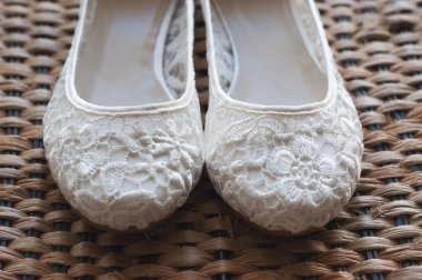 güzel beyaz dantel gelin ayakkabıları