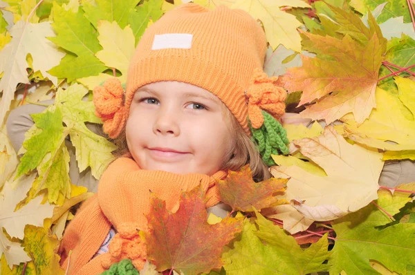 Beautiful girl portrait in autumn — Stock Photo, Image