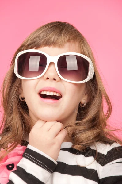 Dziewczyna z okulary przeciwsłoneczne — Zdjęcie stockowe