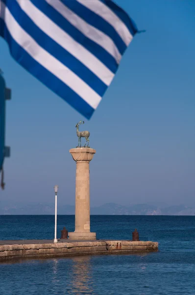 Rhodes Wahrzeichen Alraune Hafen. Griechenland — Stockfoto