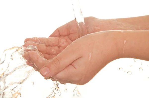 Wasser fließt in den Händen — Stockfoto