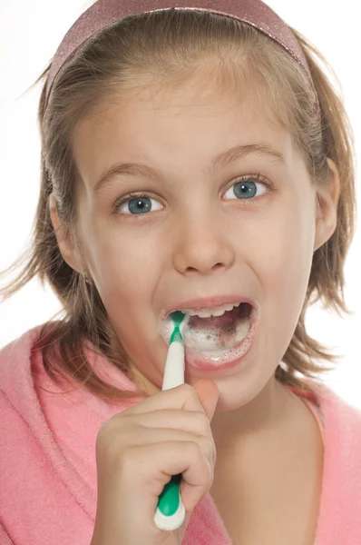 Menina escovando os dentes — Fotografia de Stock