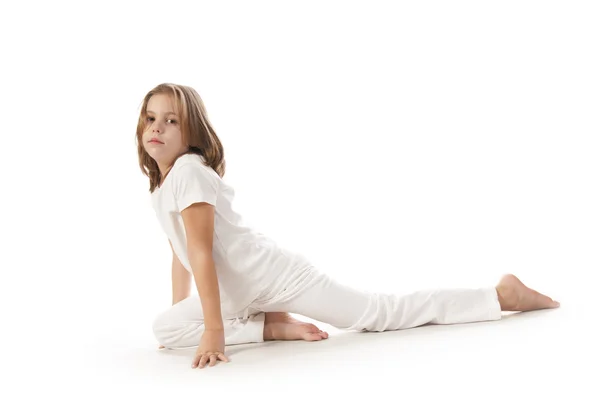 Junges Mädchen meditiert — Stockfoto