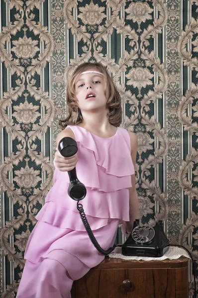 Menina com telefone — Fotografia de Stock