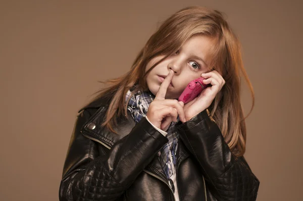 Menina com telefone — Fotografia de Stock