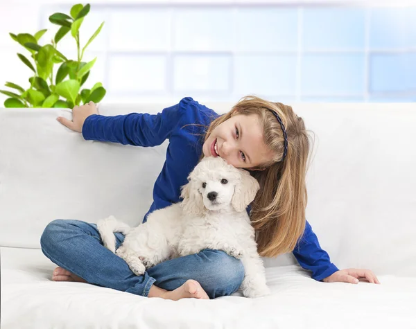 Chica con perro — Foto de Stock