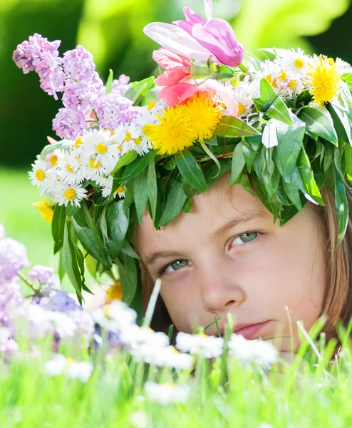 Girl with a wreath — Stock Photo, Image