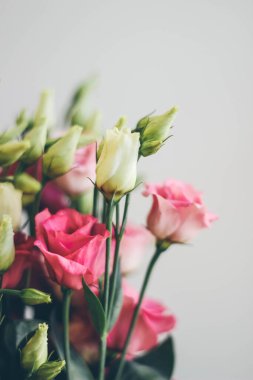 Vazoda güzel bir buket Eustoma