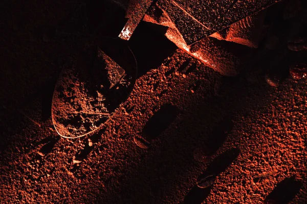 Kakaolu, çikolatalı ve çikolatalı bir kaşık. 