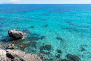 Pianosa adasının kristal berrak denizi, Toskana takımadası, İtalya.