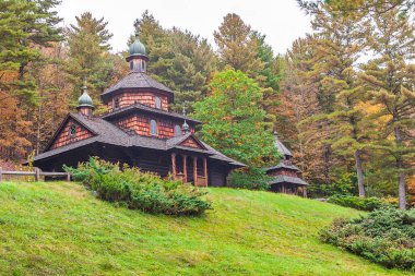 Avcı. New York. ABD - 10 Ekim 2021 - Aziz John Vaftizci Ukrayna Katolik Kilisesi Yağmurlu bir günde