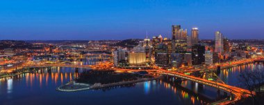 Pittsburgh 'da. Pensilvanya ABD 19 Şubat 2017 - Washington Dağı 'ndan Pittsburgh' un Panoramik Manzarası