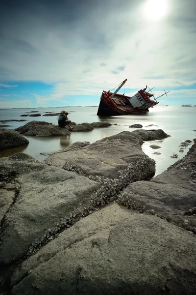 Boat capsized — Stock Photo, Image